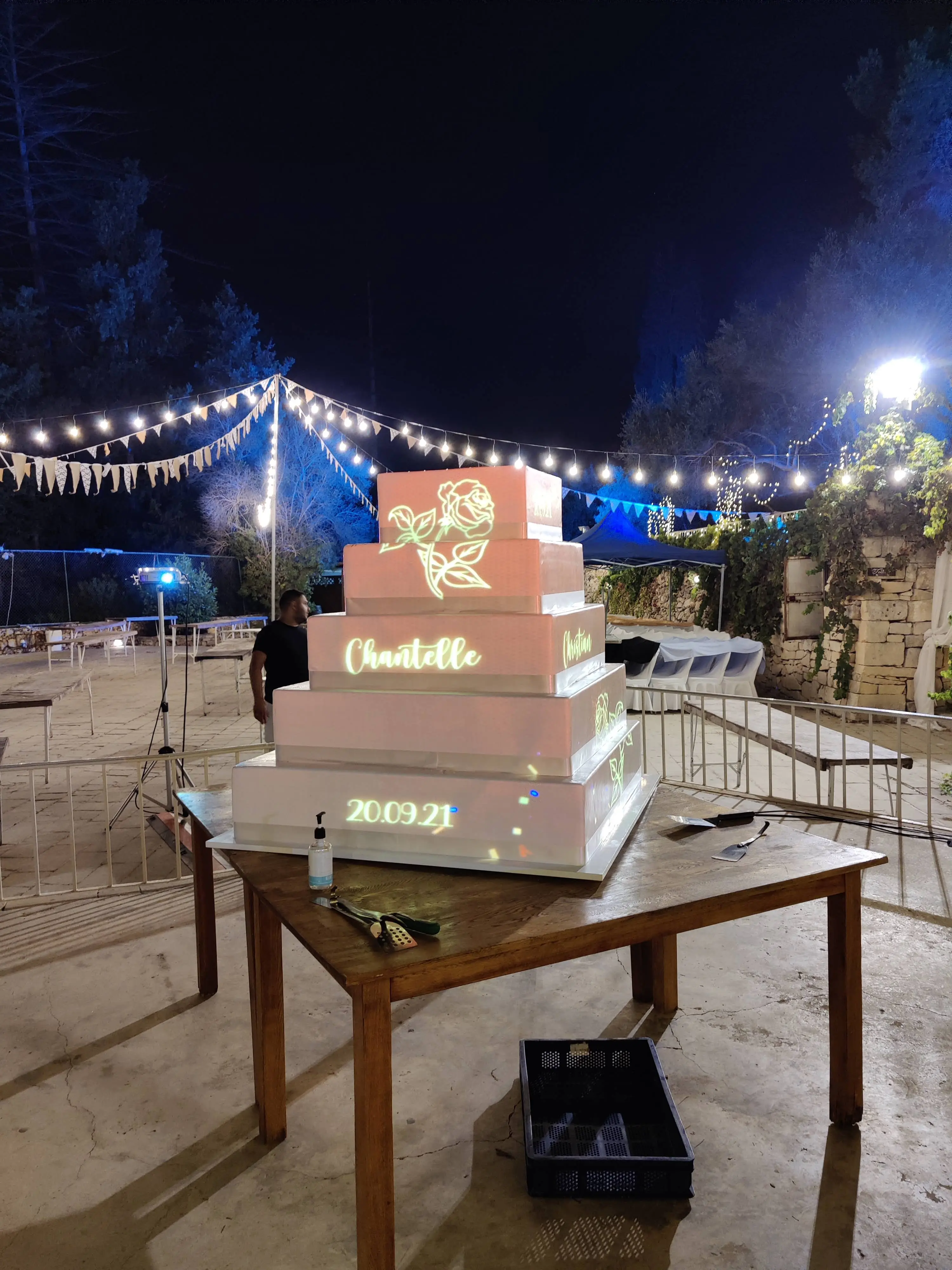 3D projection mapping on wedding cake designed by Kodly at Chateau Buskett